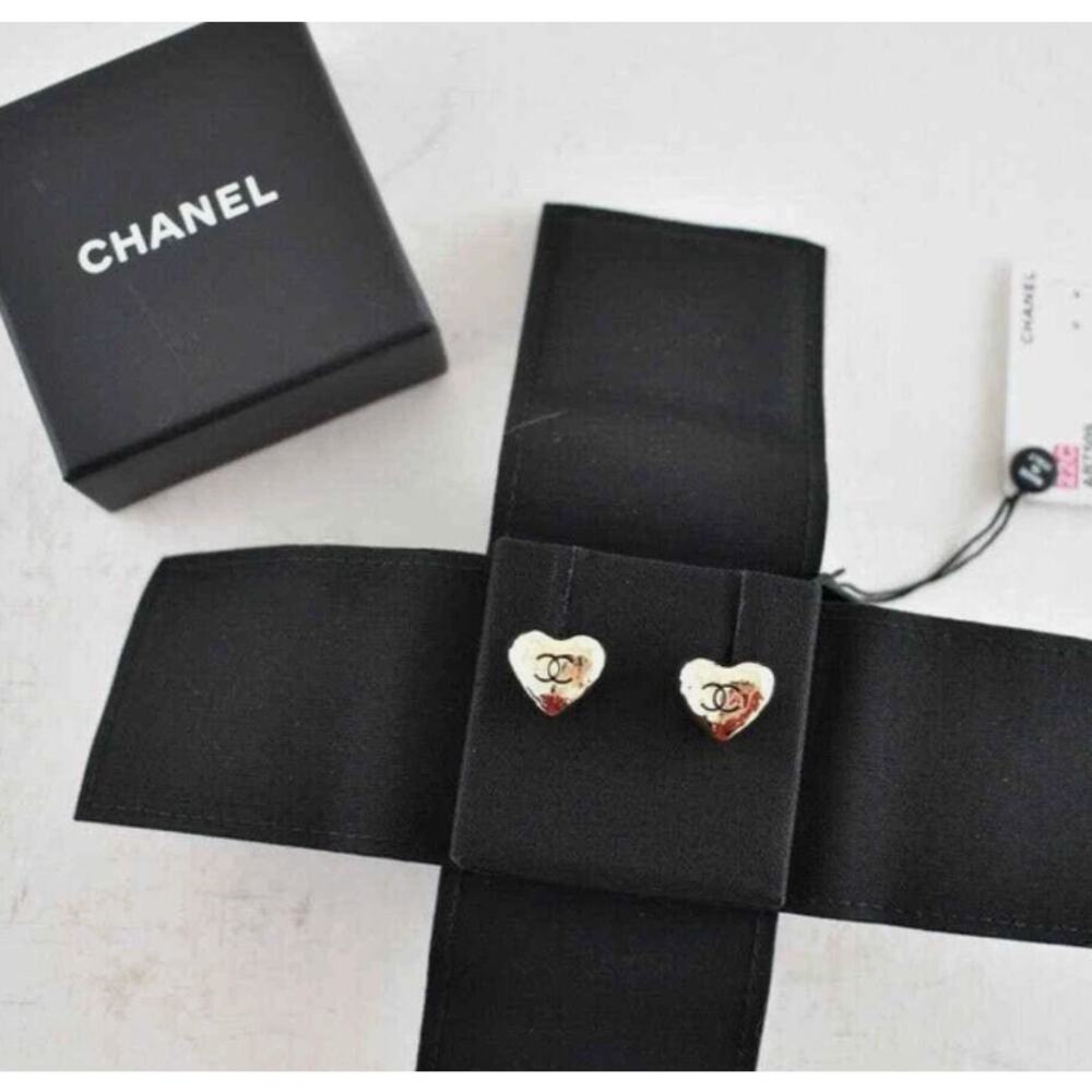 CHANEL Gold CC Interlocking Heart Stud Earrings 21B (CHXX003) - Picture 2 of 8